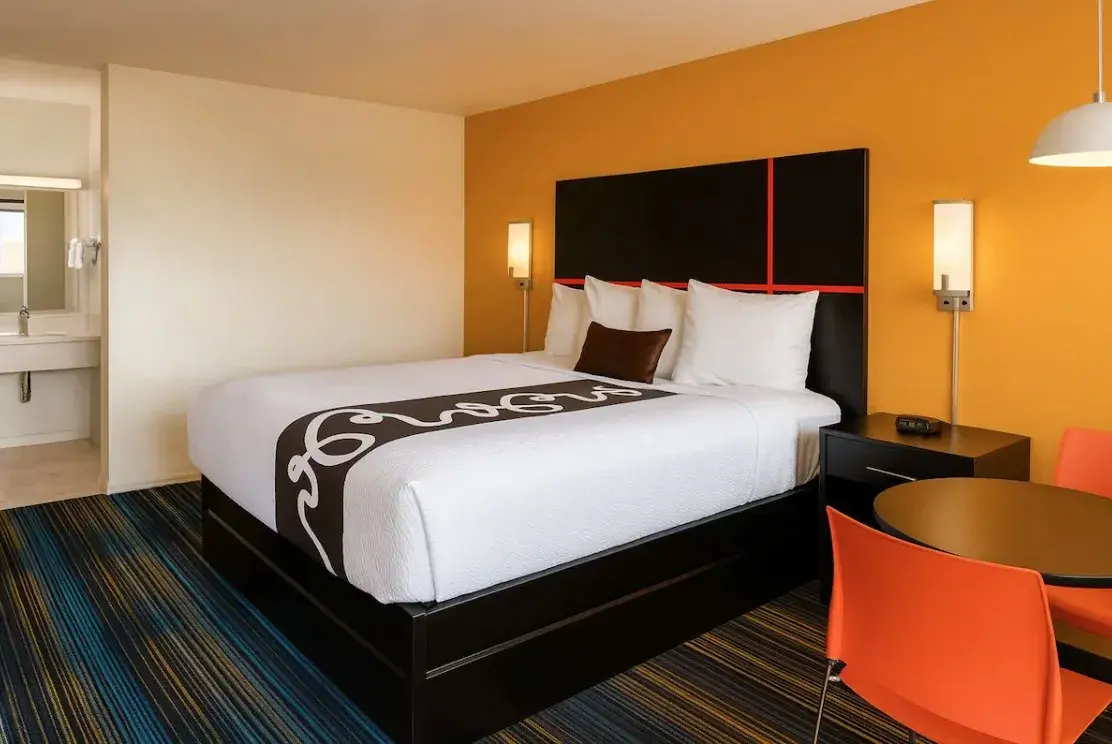 Chaparral Motor Inn - room detail
